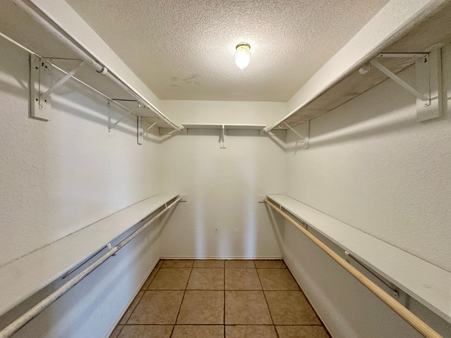 Killeen House: 4404 Waterside Dr