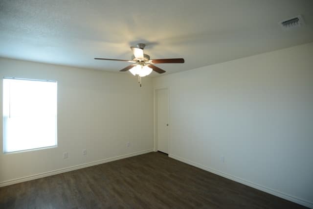 Killeen Multiplex: 913 Lasso Dr