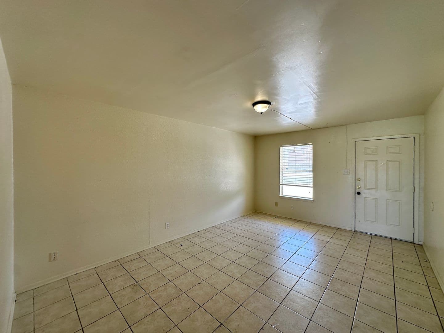Killeen Apartment: 1901 Cedarhill Dr