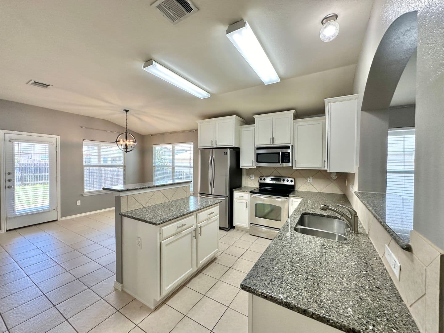Killeen House: 5205 Lions Gate Lane