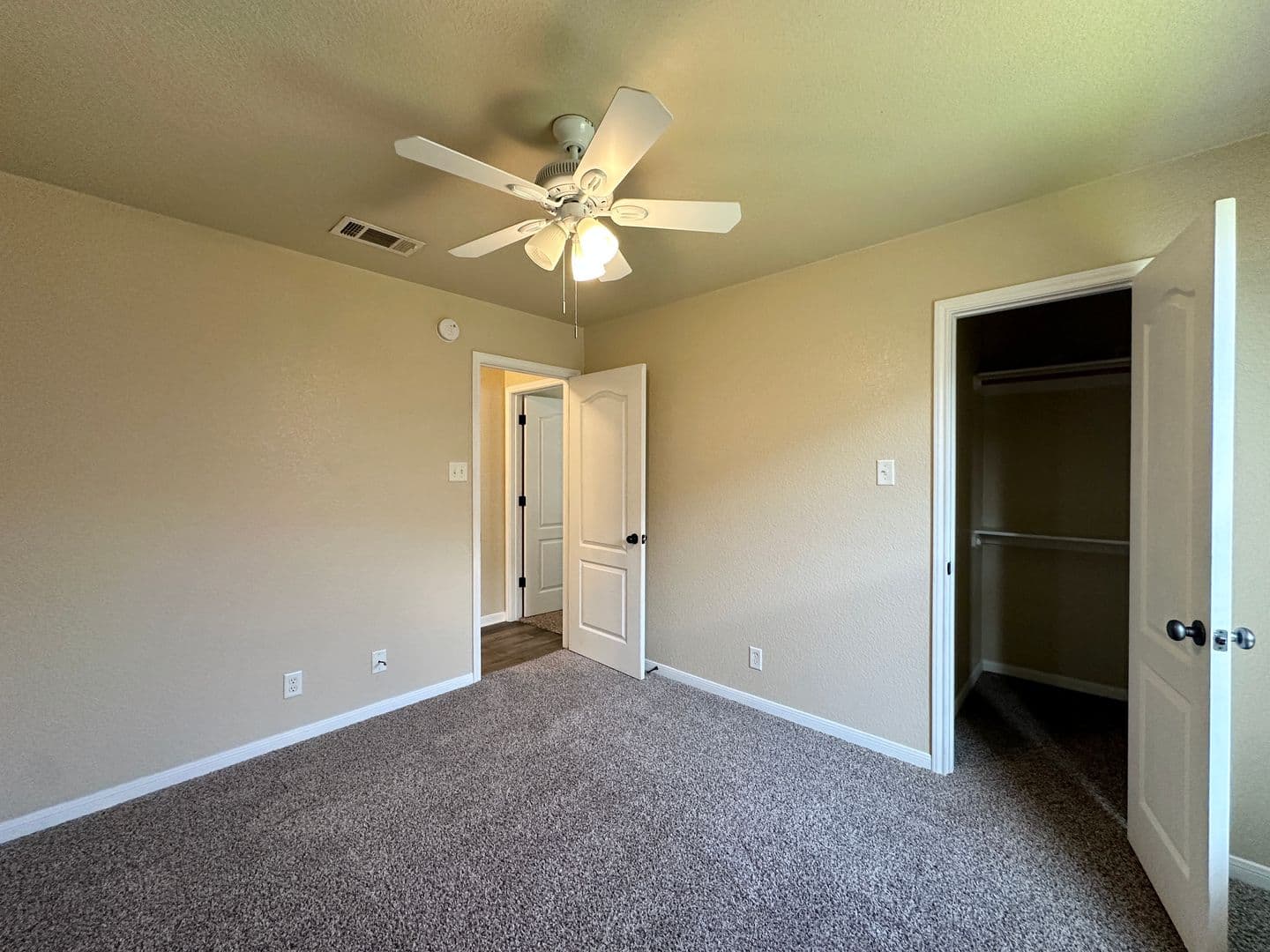 Killeen House: 2601 Lavender Ln