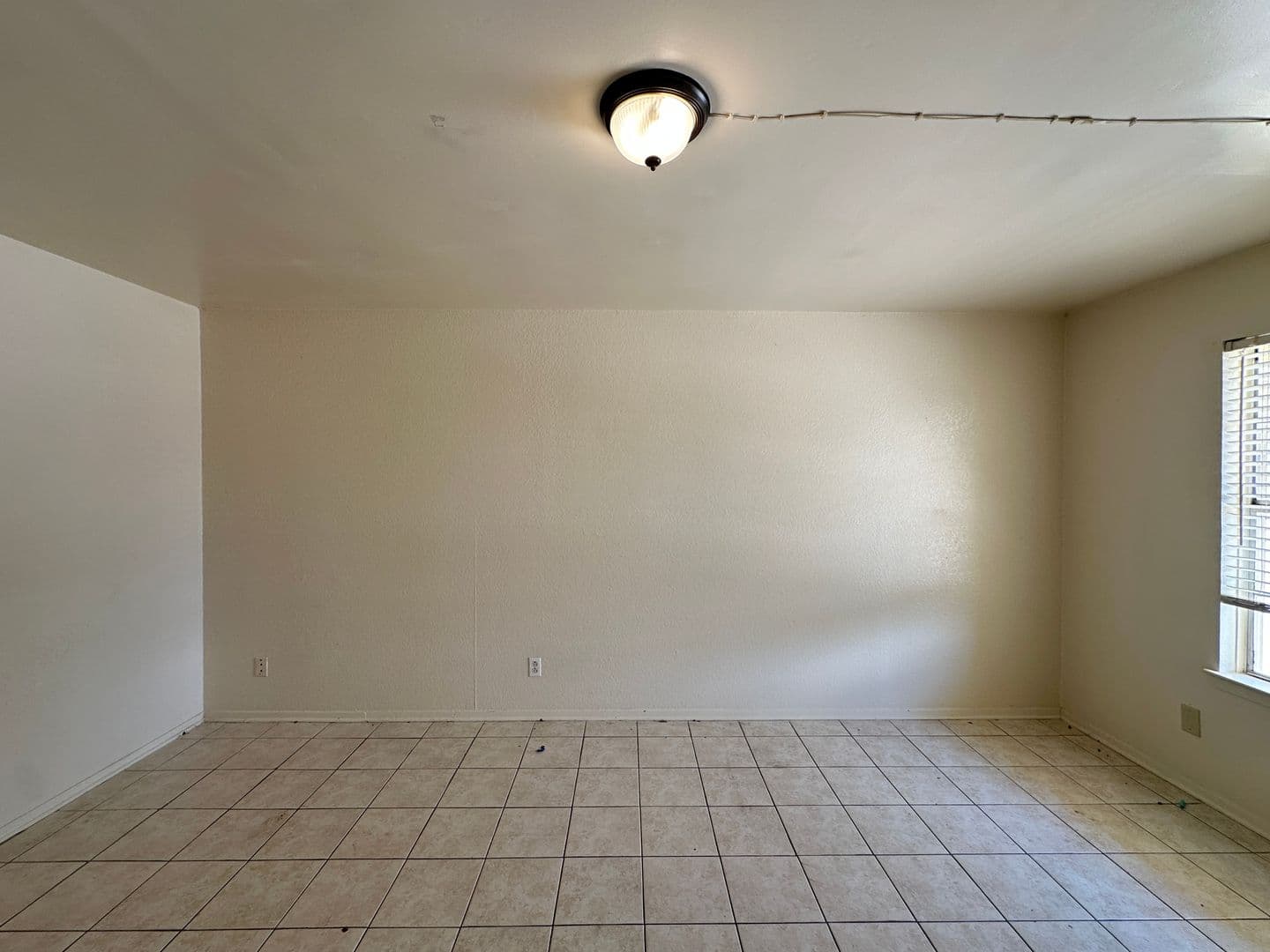 Killeen Apartment: 1901 Cedarhill Dr