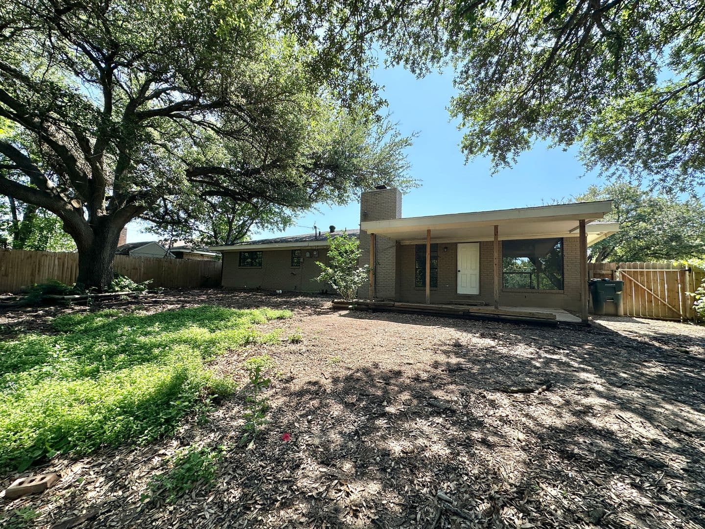 Temple House: 3822 Valley View Drive
