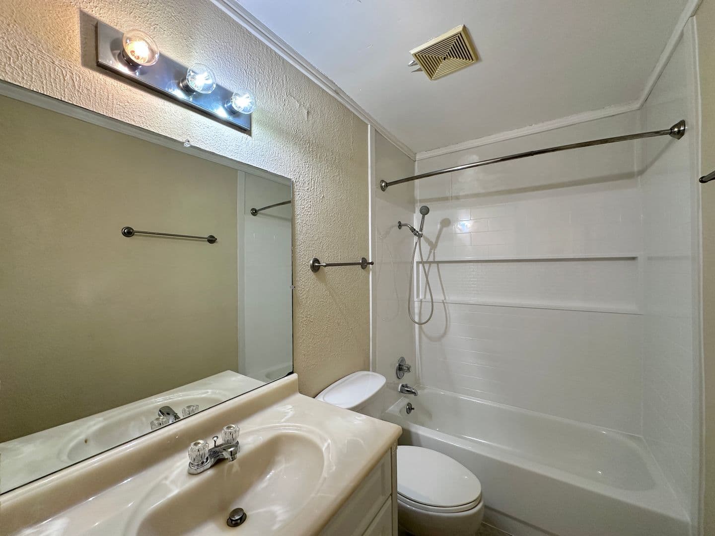 Killeen House: 2005 Ruiz Dr
