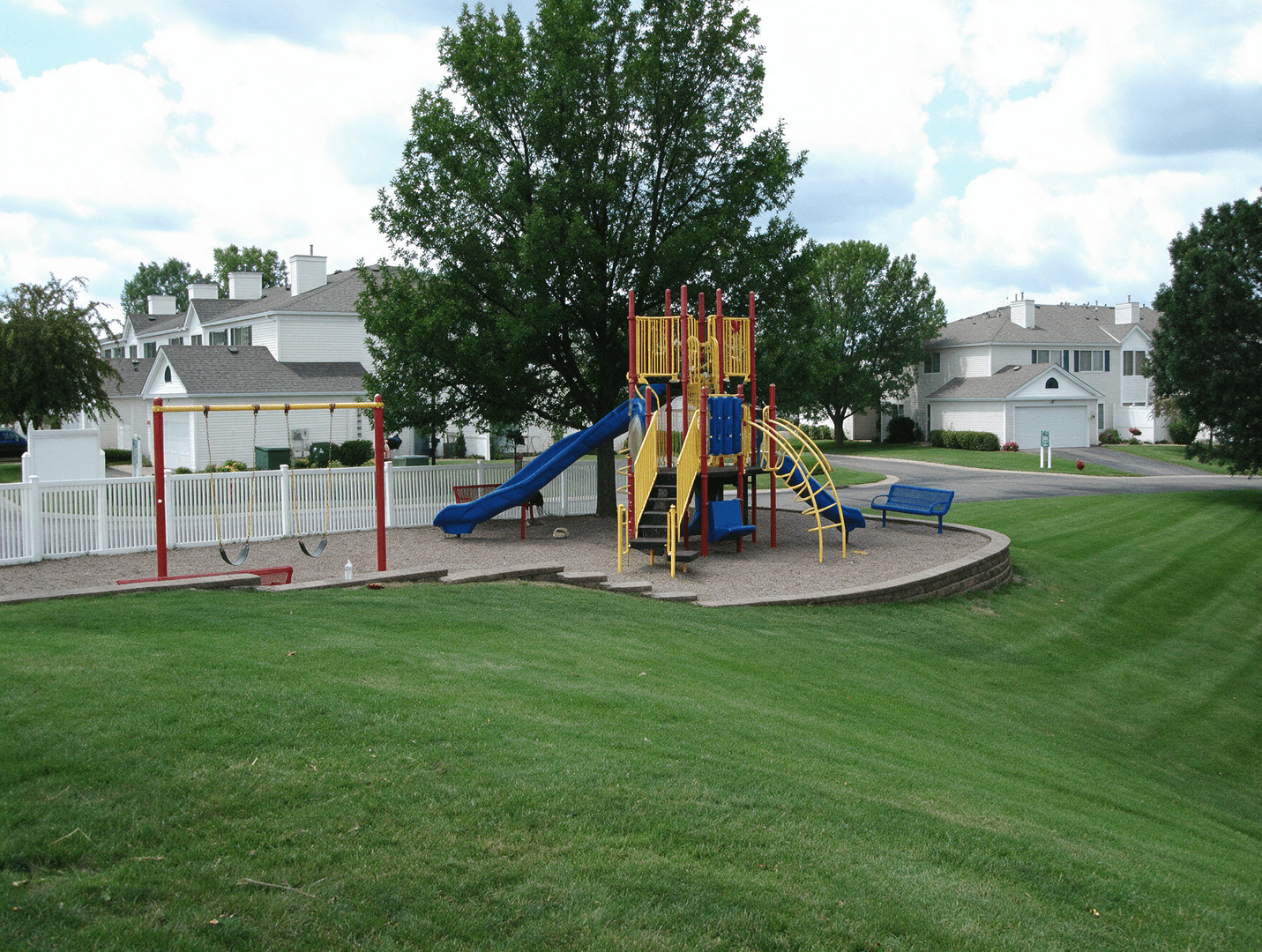 Burnsville Townhome: 1929 Southcross Dr. W.