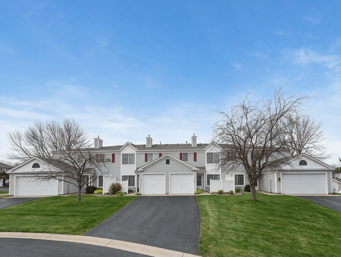 Burnsville Townhome: 1929 Southcross Dr. W.