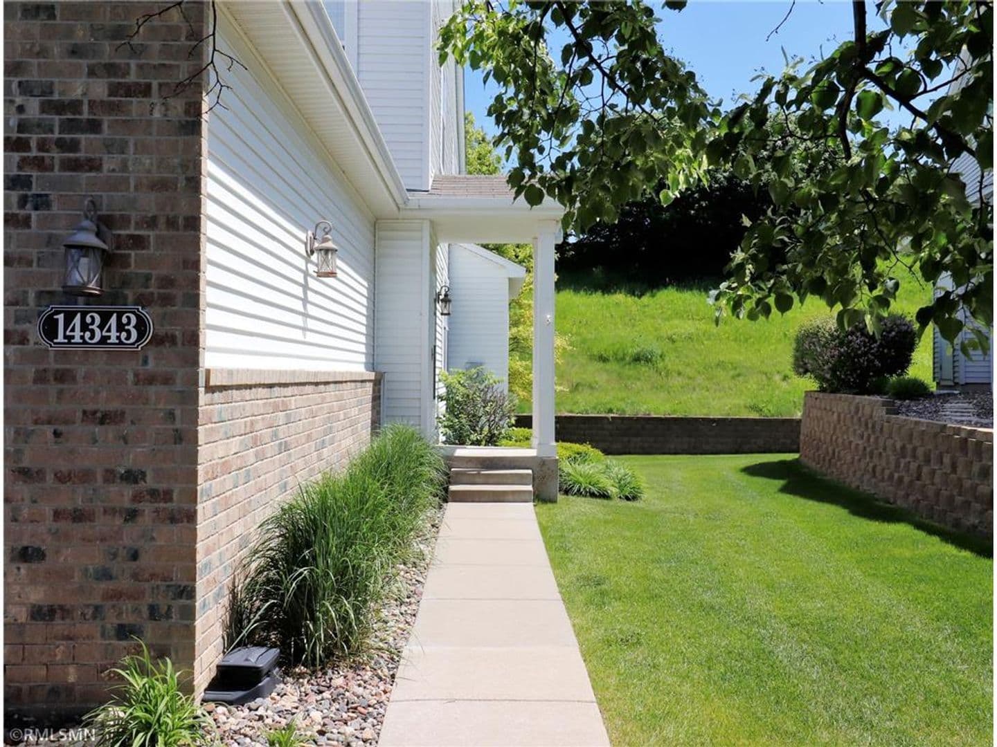 Prior Lake House: 14343 Brookmere Blvd.