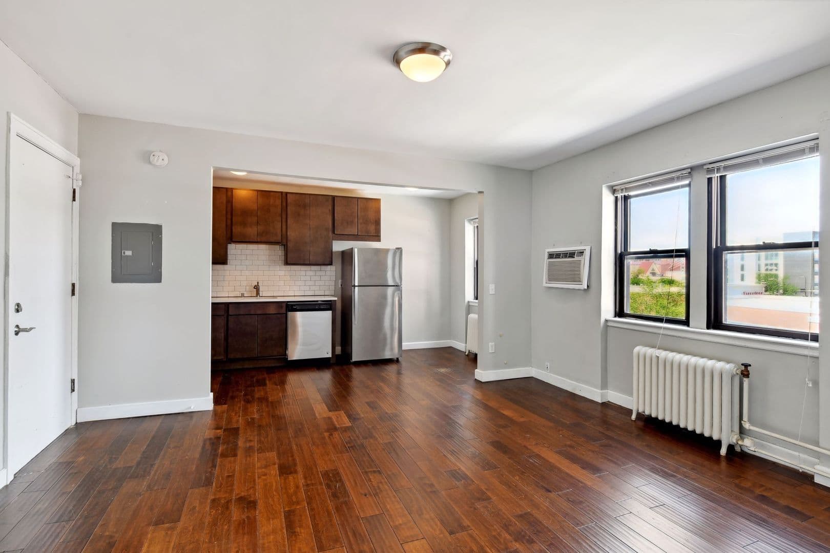 Minneapolis Apartment: 1205 Hawthorne Ave