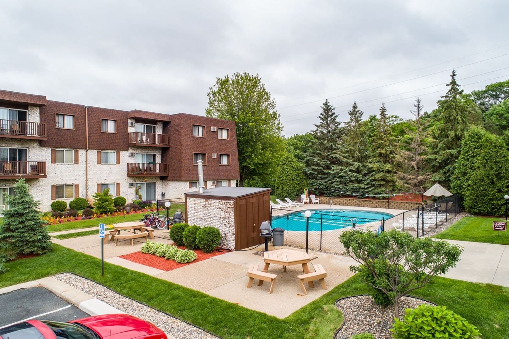 Mound Apartment: 5600 Grandview Blvd.
