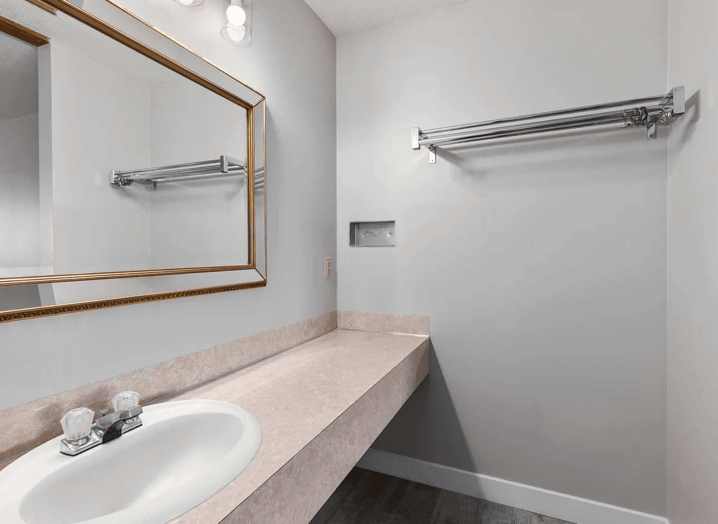 Pine River Apartment: 2684 MN-371 SW
