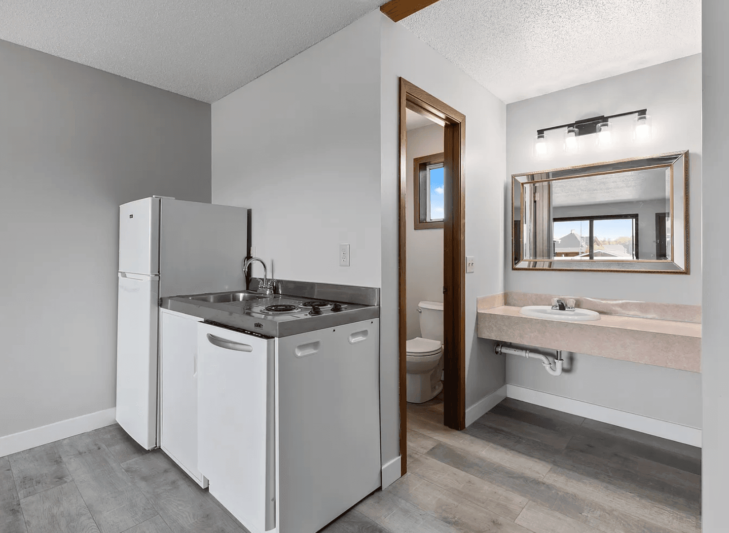 Pine River Apartment: 2684 MN-371 SW