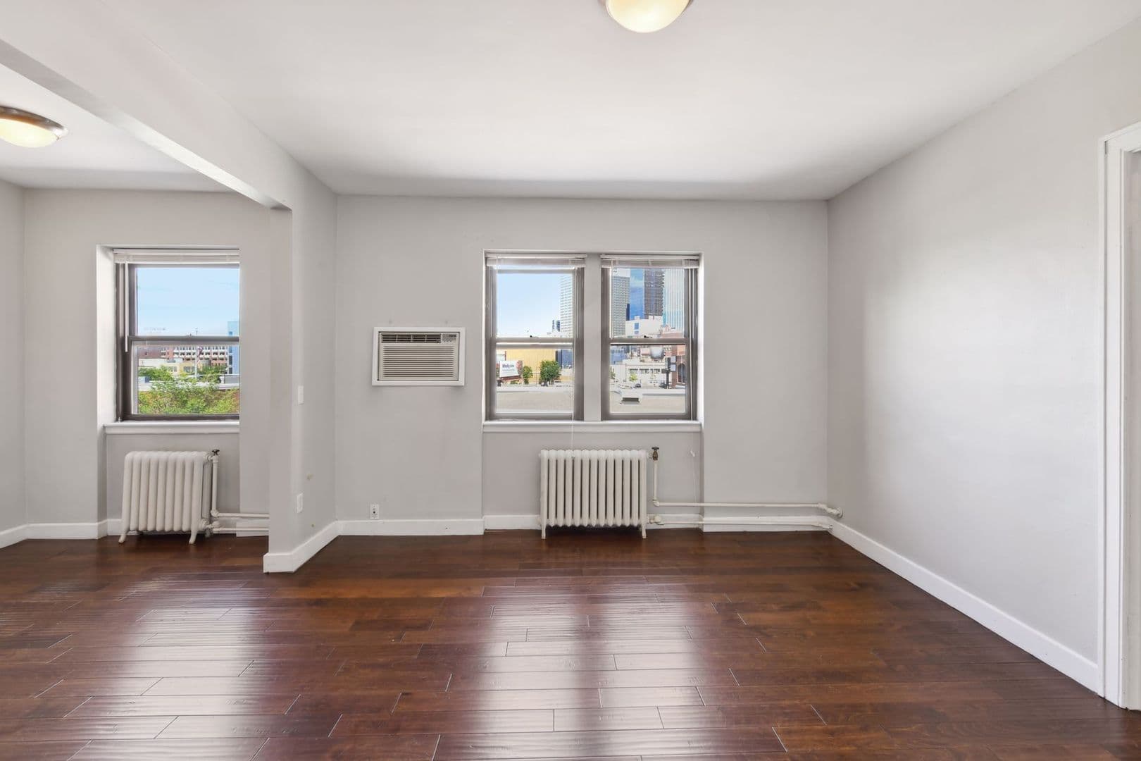 Minneapolis Apartment: 1205 Hawthorne Ave