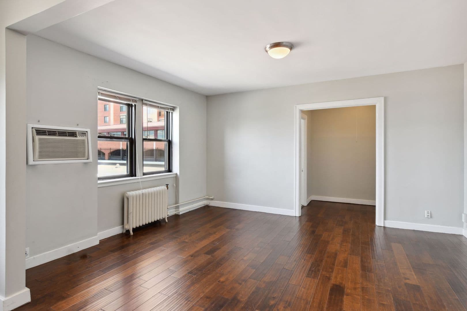 Minneapolis Apartment: 1205 Hawthorne Ave