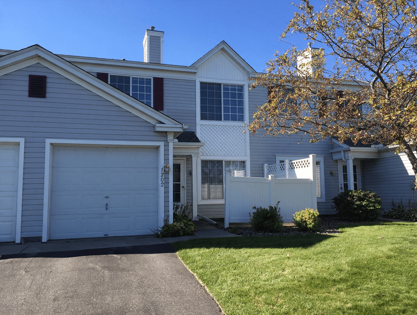 Burnsville Townhome: 1929 Southcross Dr. W.