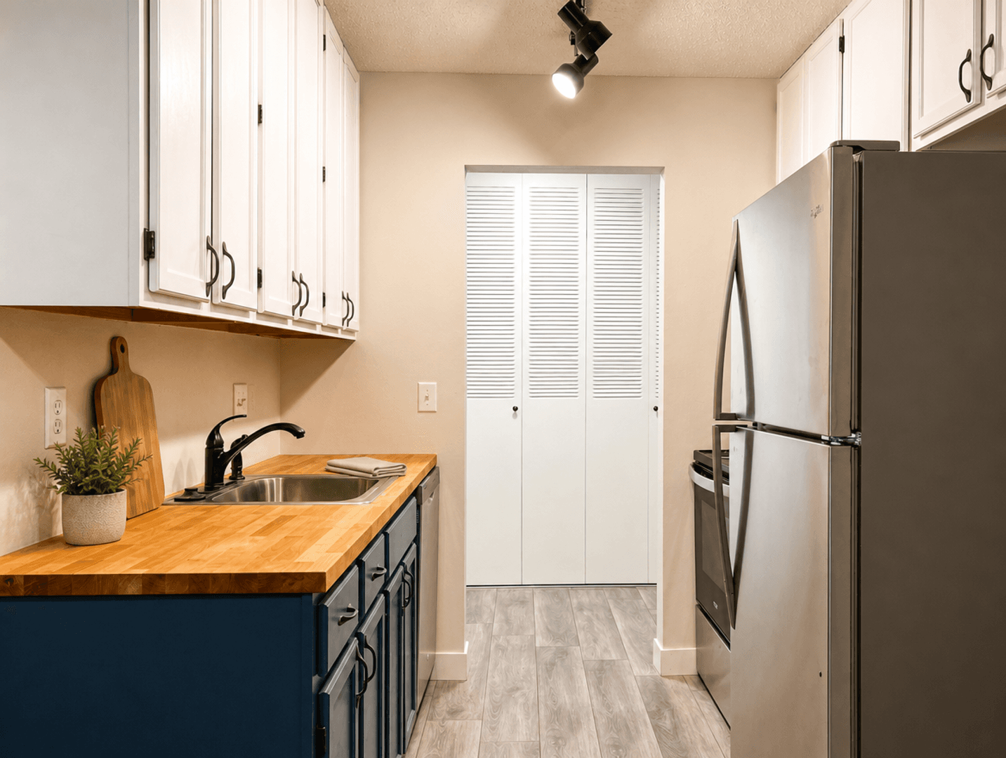 New Hope Condo: 2800 Hillsboro Ave. N.