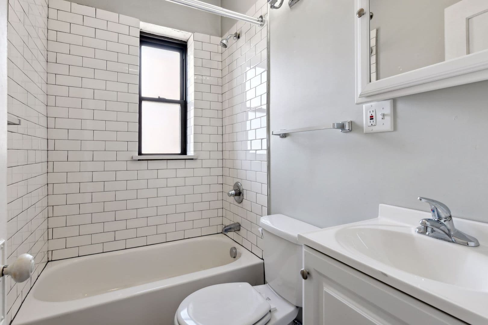Minneapolis Apartment: 1205 Hawthorne Ave