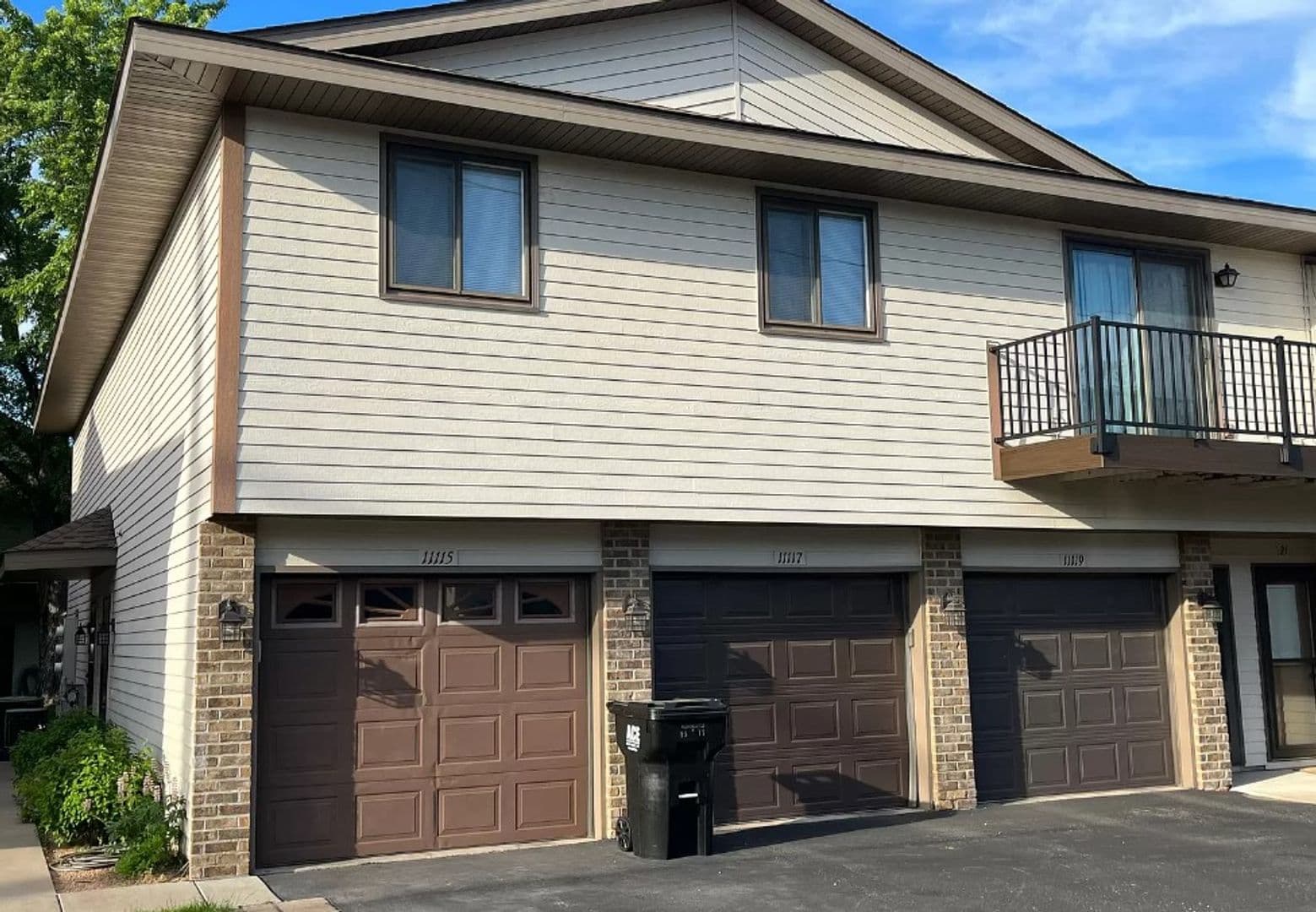Champlin House: 11151 Edgewood Cir N