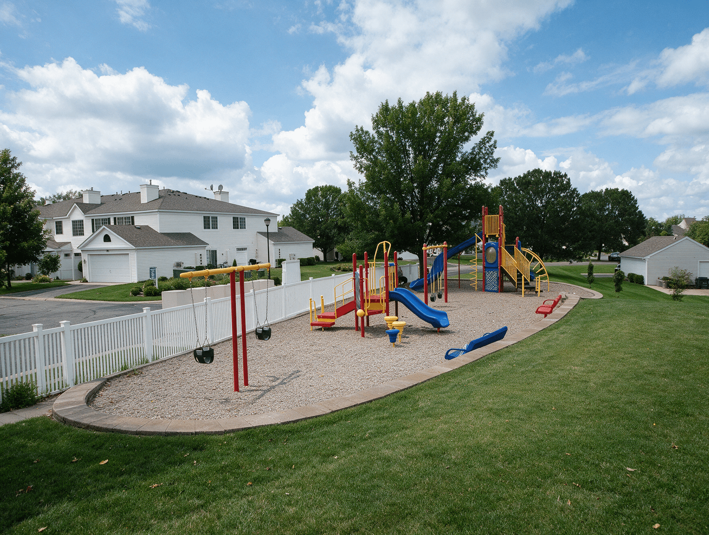 Burnsville Townhome: 1929 Southcross Dr. W.