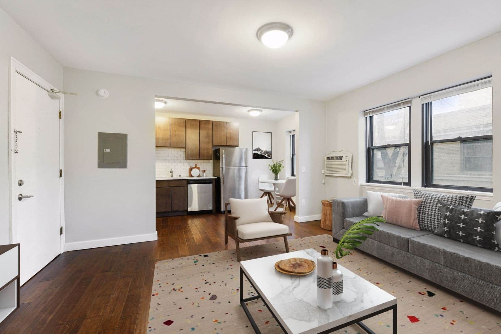Minneapolis Apartment: 1205 Hawthorne Ave