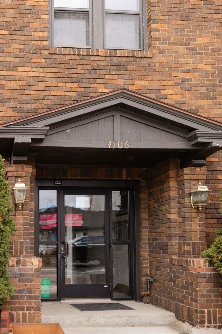 Minneapolis Apartment: 4106 Chicago Ave. S.