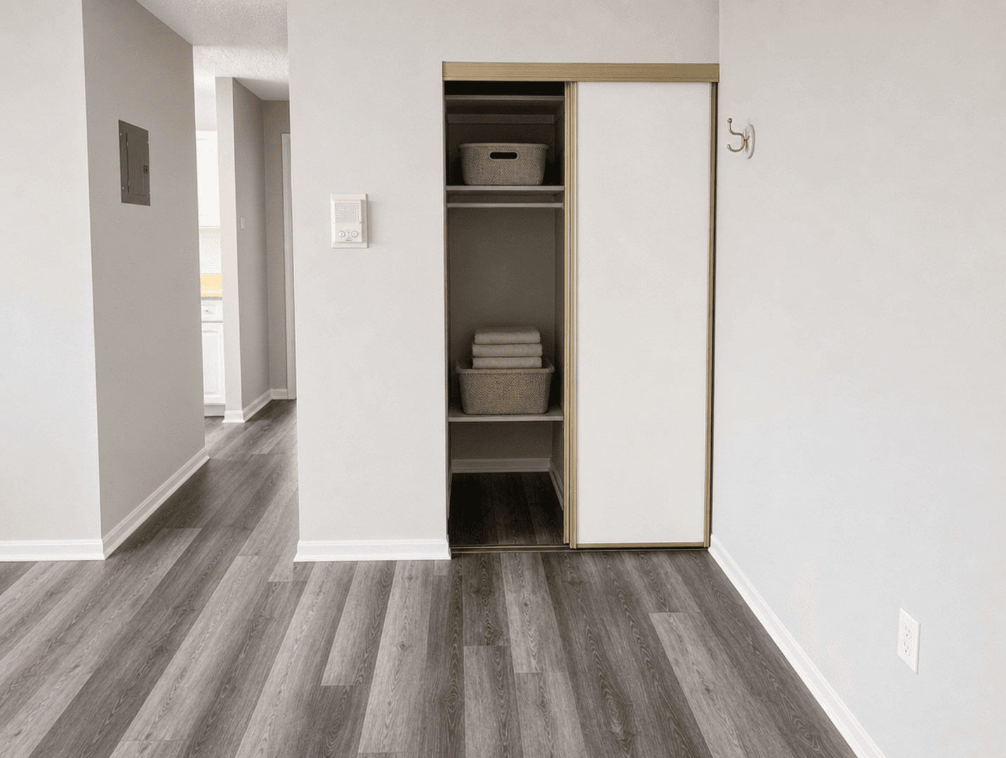 Newport Apartment: 1440 10th Ave