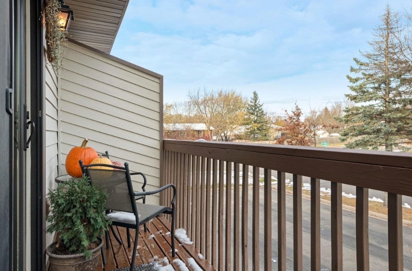 Champlin House: 11151 Edgewood Cir N