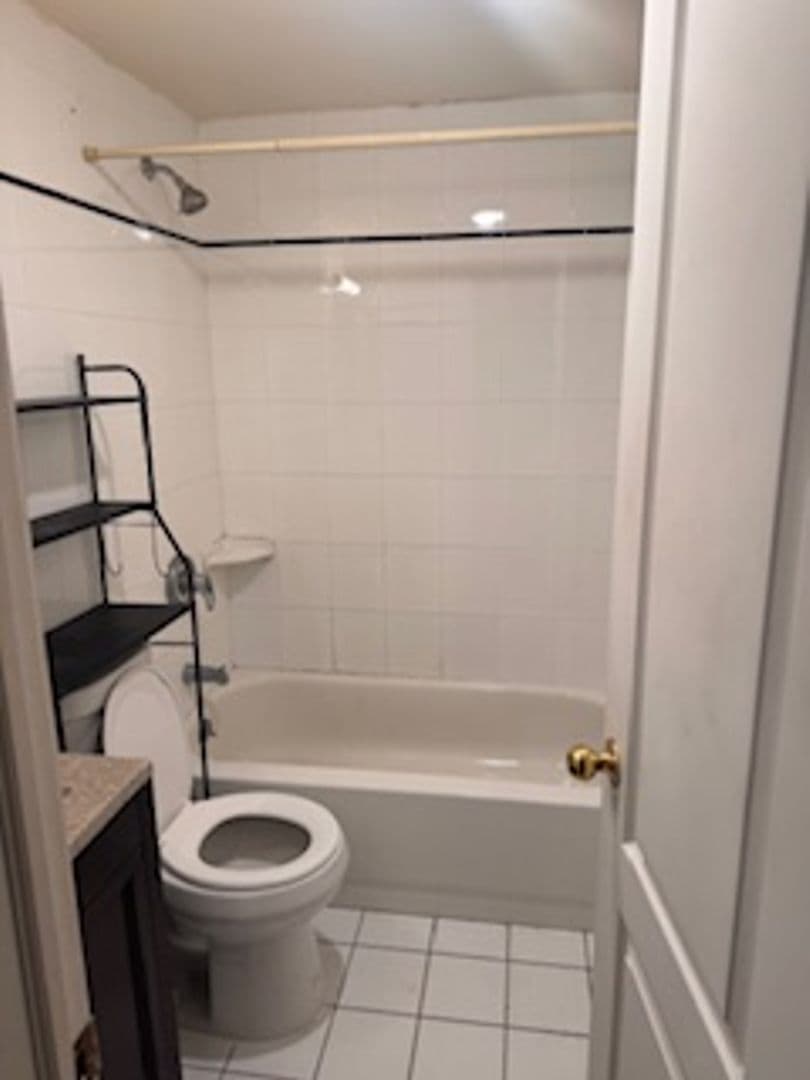 Briarwood Apartment: 141-31 Pershing Crescent