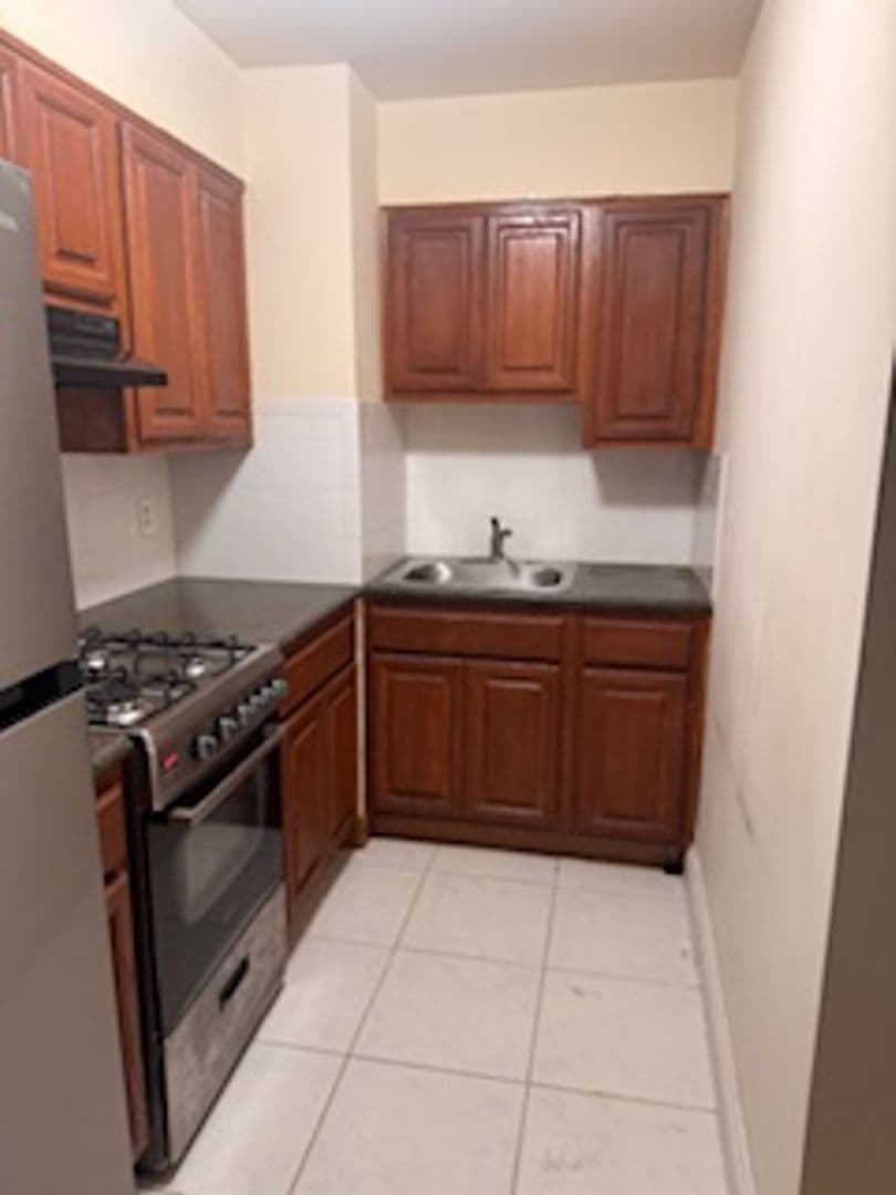 Briarwood Apartment: 141-31 Pershing Crescent
