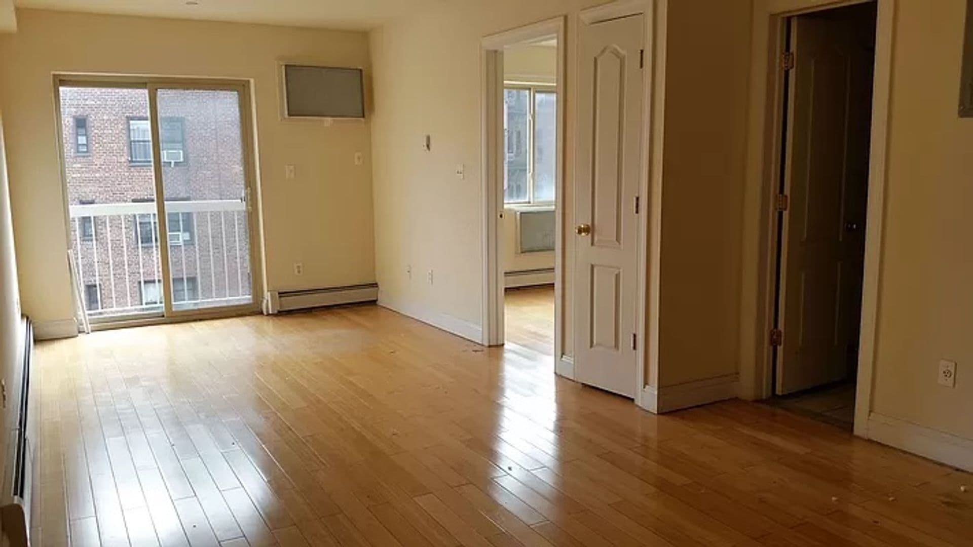 Briarwood Apartment: 141-33 Pershing Crescent