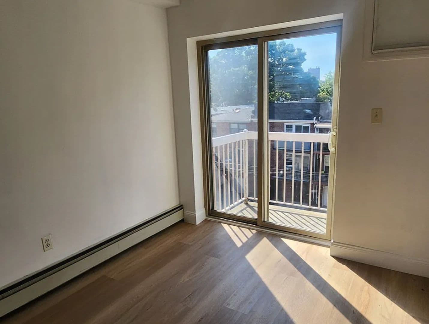 Briarwood Apartment: 141-31 Pershing Crescent