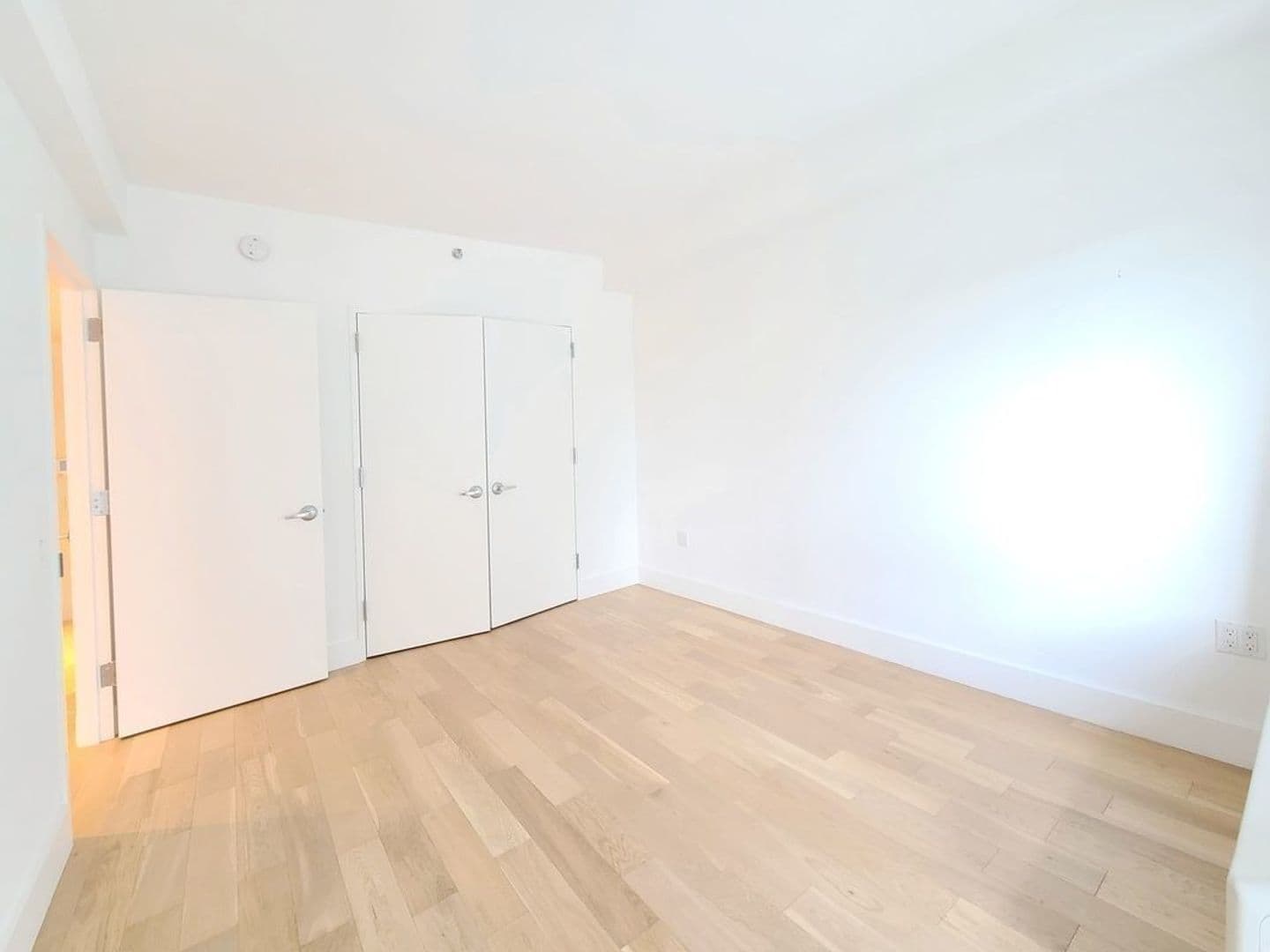 Astoria Apartment: 1401 Broadway