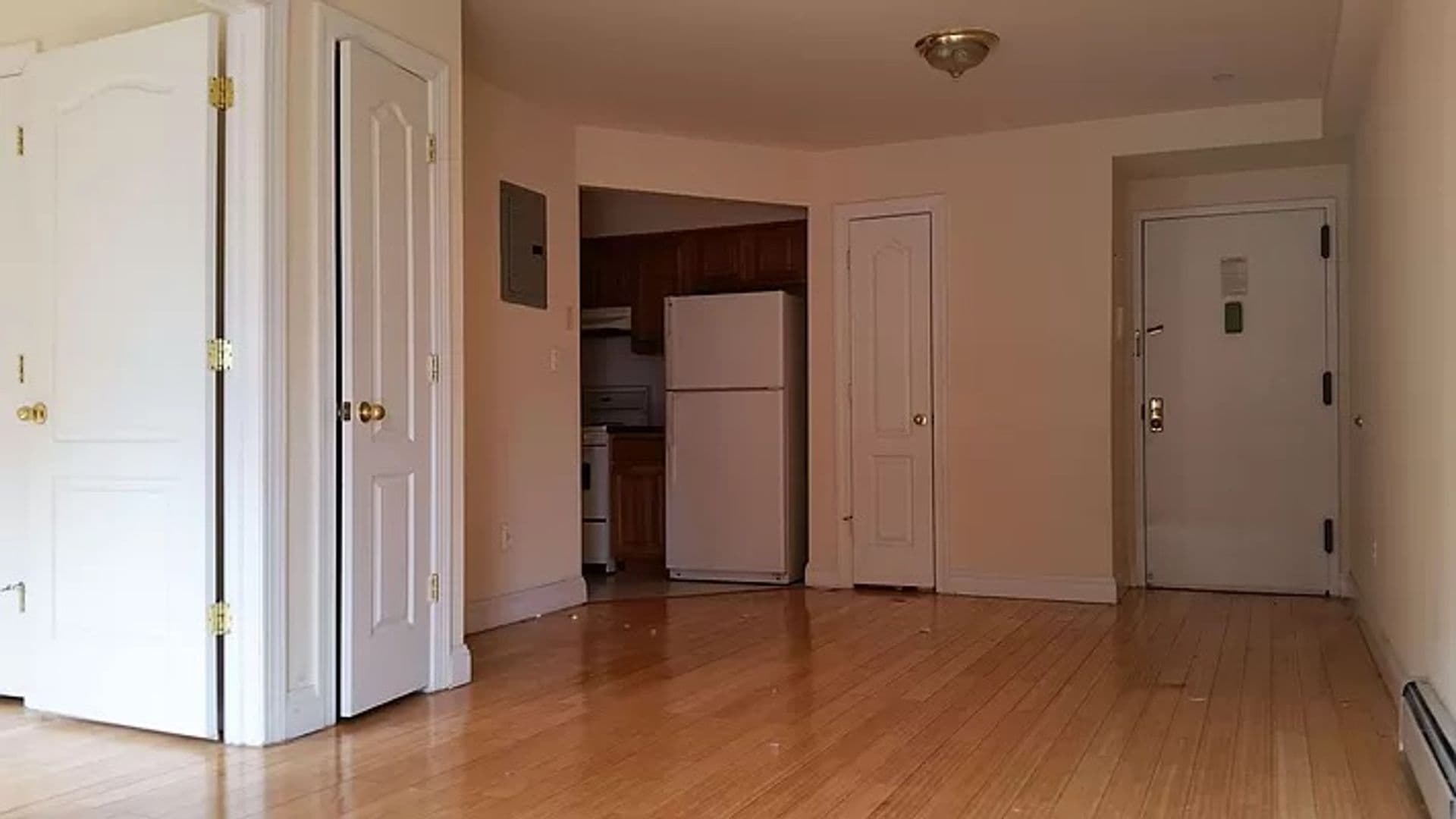 Briarwood Apartment: 141-33 Pershing Crescent