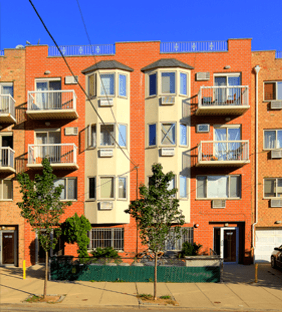 Briarwood Apartment: 141-31 Pershing Crescent