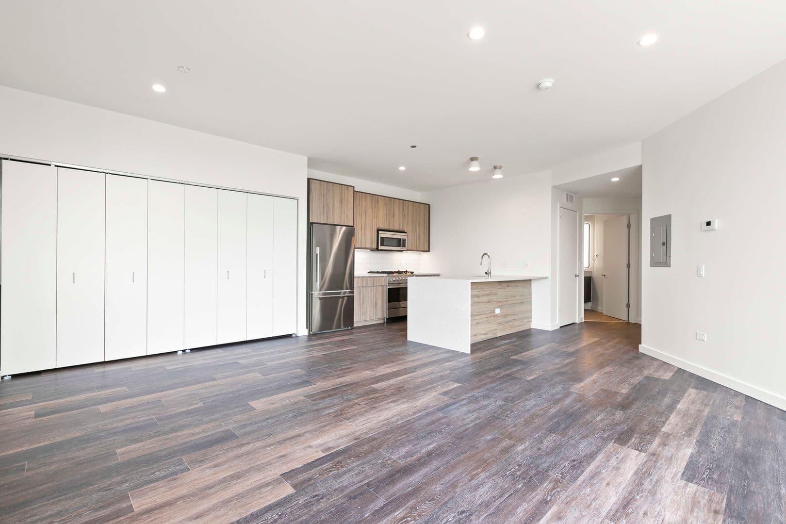 Chicago Apartment: 1122 W. Chicago Avenue