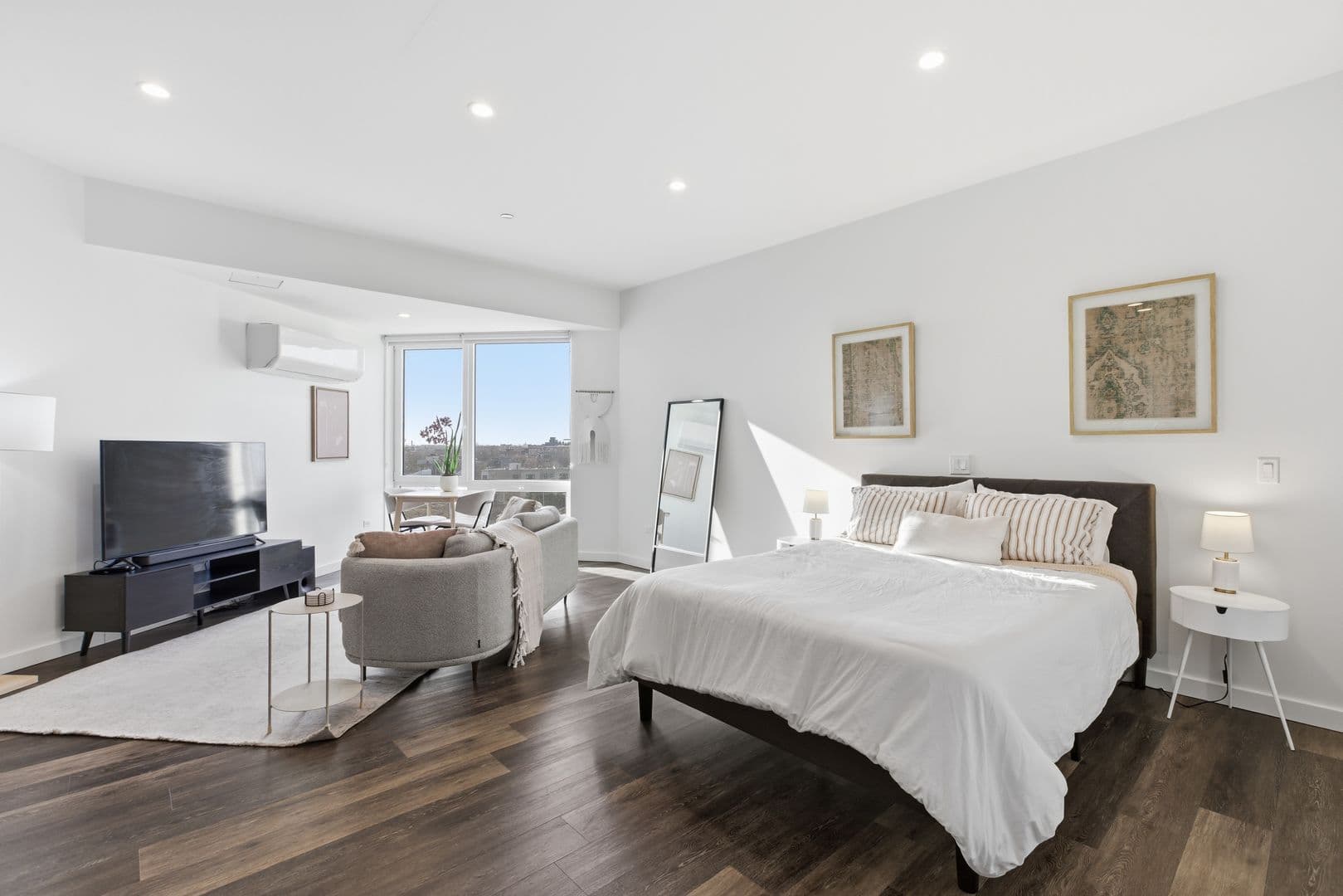 Chicago Apartment: 1122 W. Chicago Avenue
