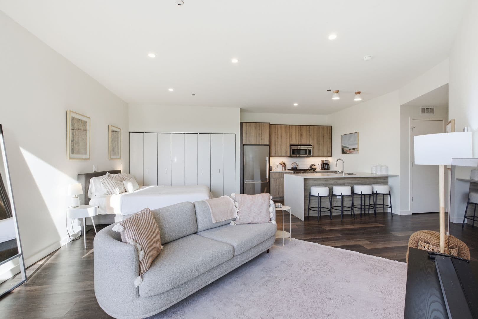 Chicago Apartment: 1122 W. Chicago Avenue