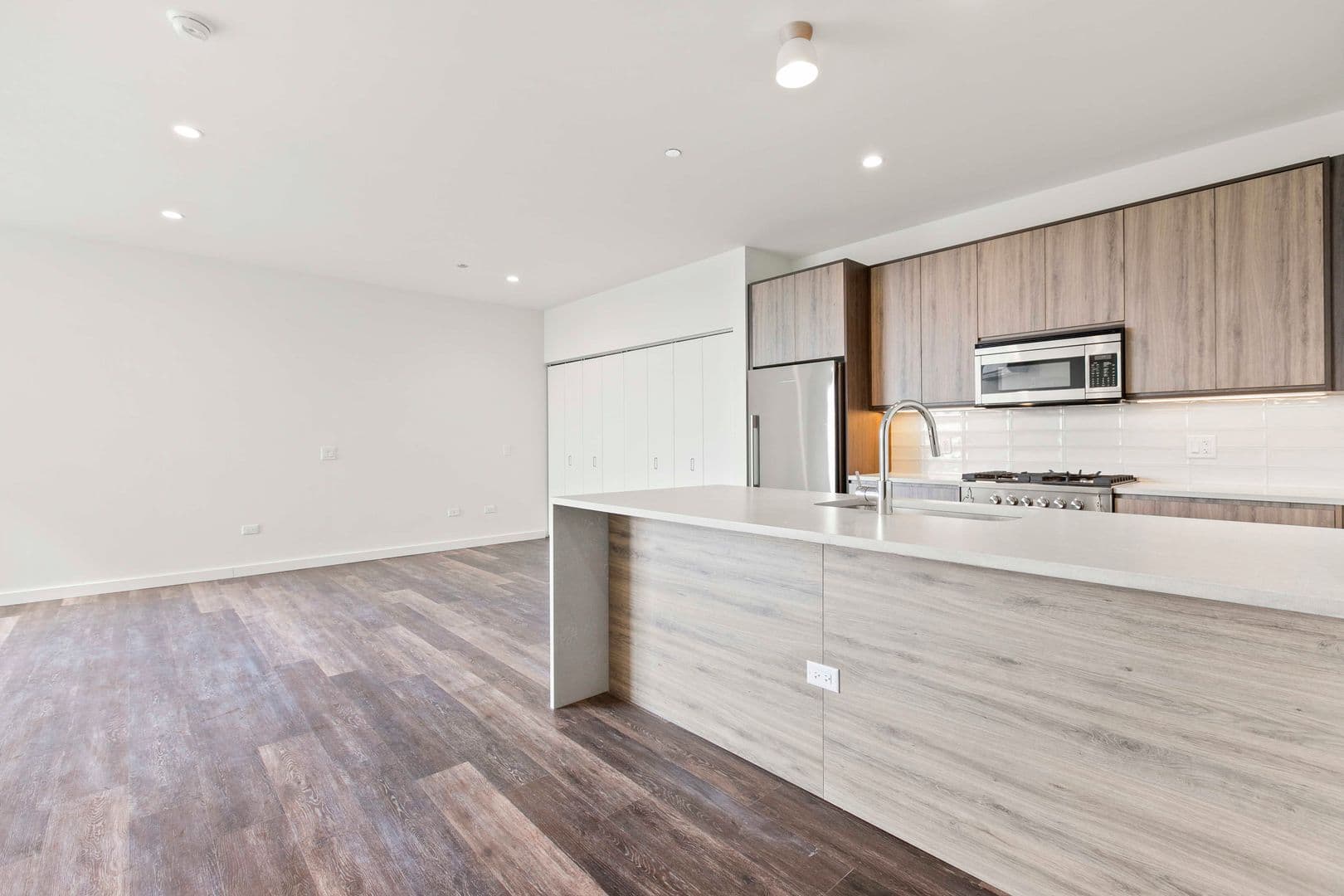 Chicago Apartment: 1122 W. Chicago Avenue