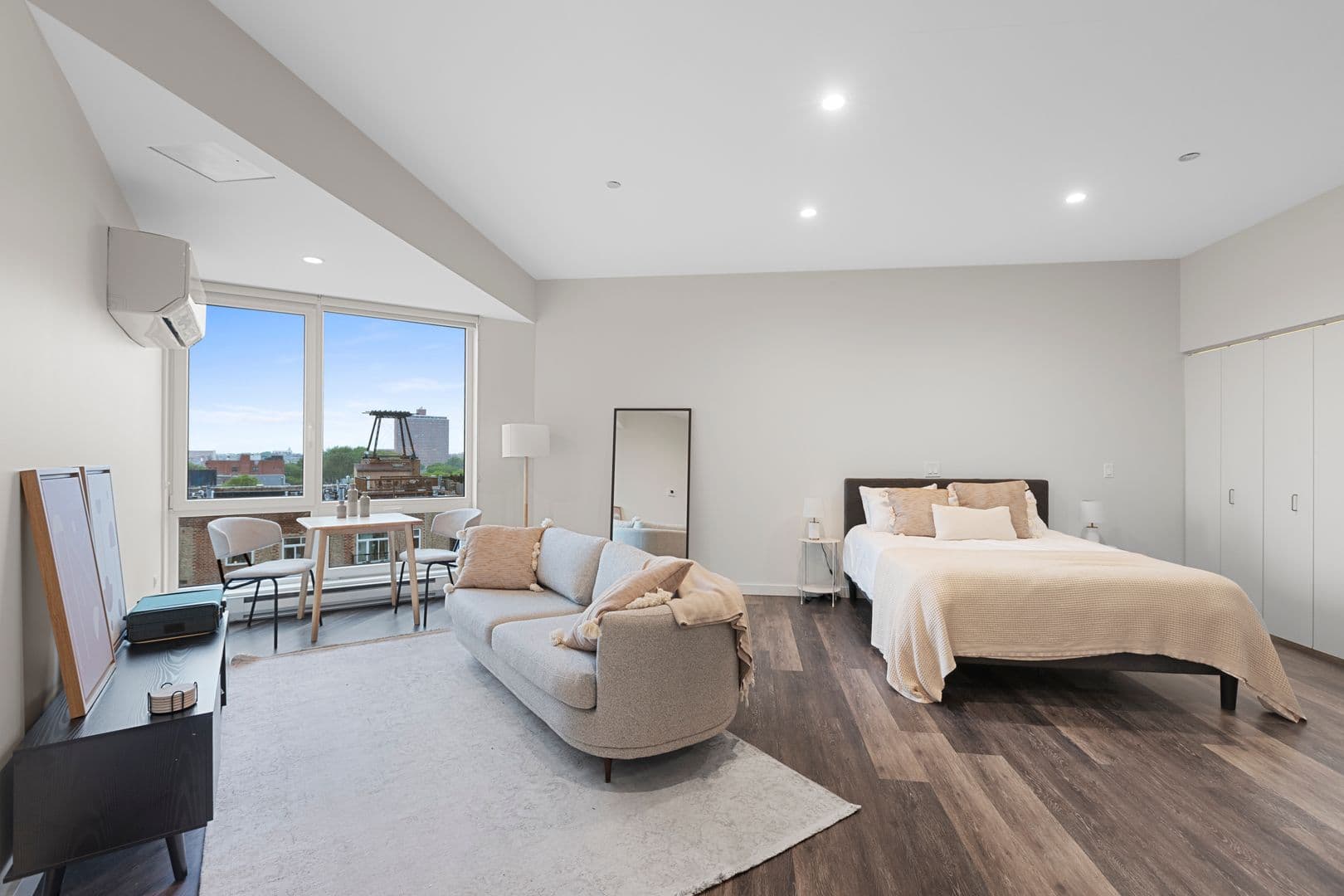 Chicago Apartment: 1122 W. Chicago Avenue