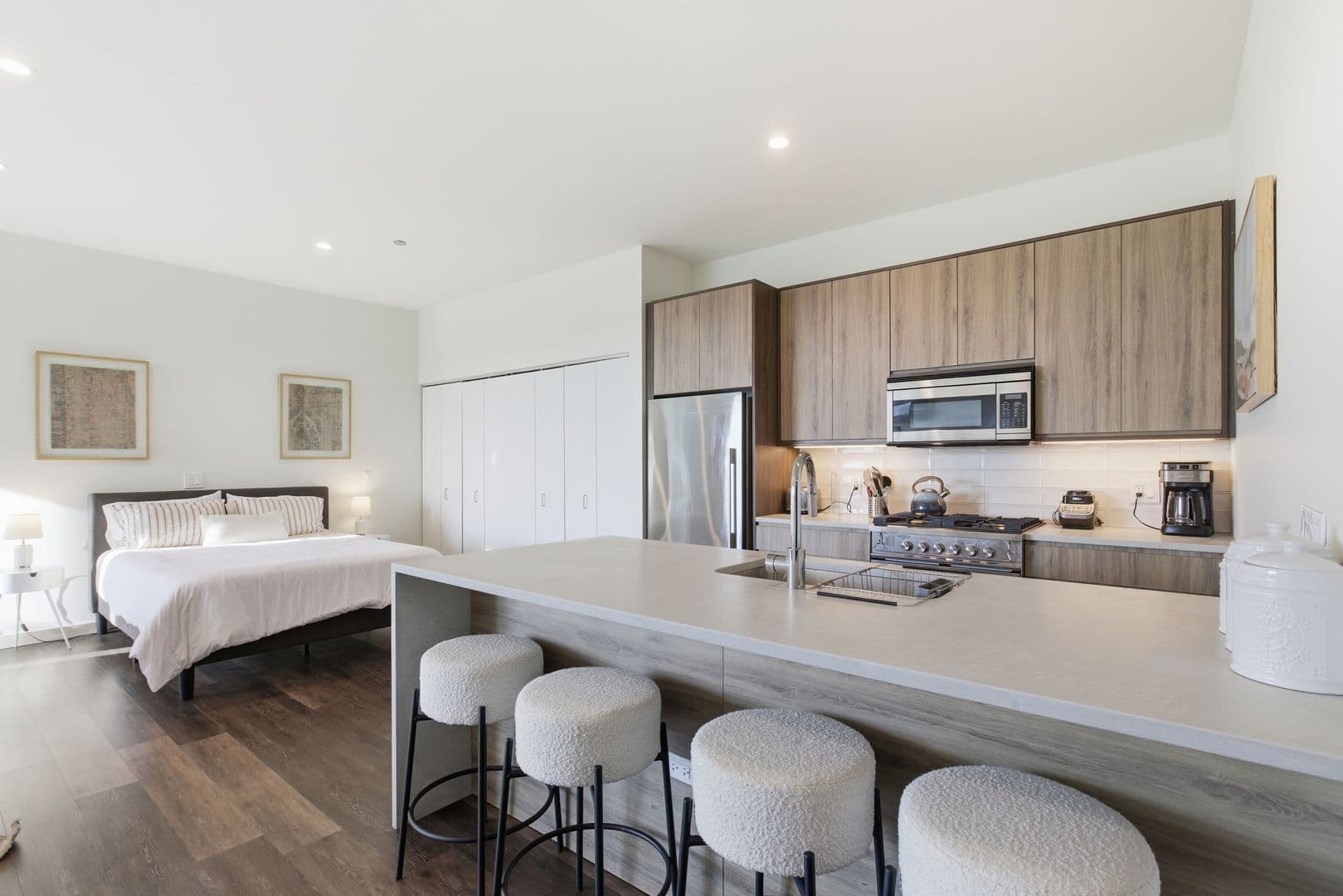 Chicago Apartment: 1122 W. Chicago Avenue