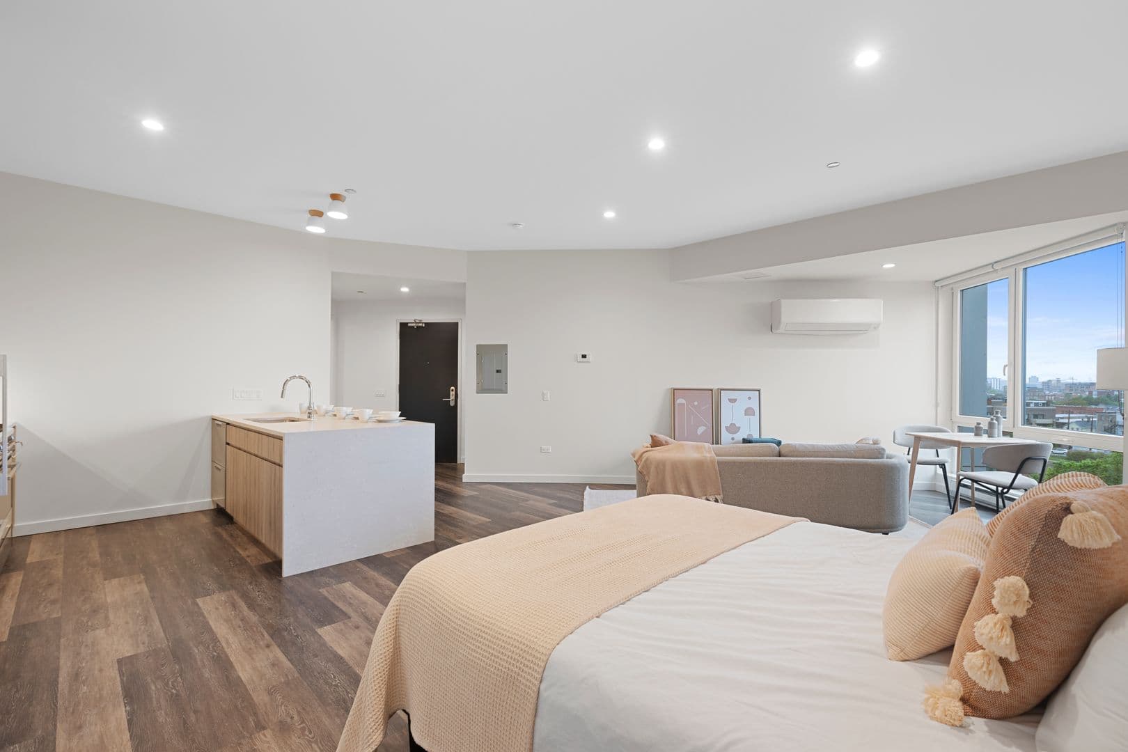 Chicago Apartment: 1122 W. Chicago Avenue