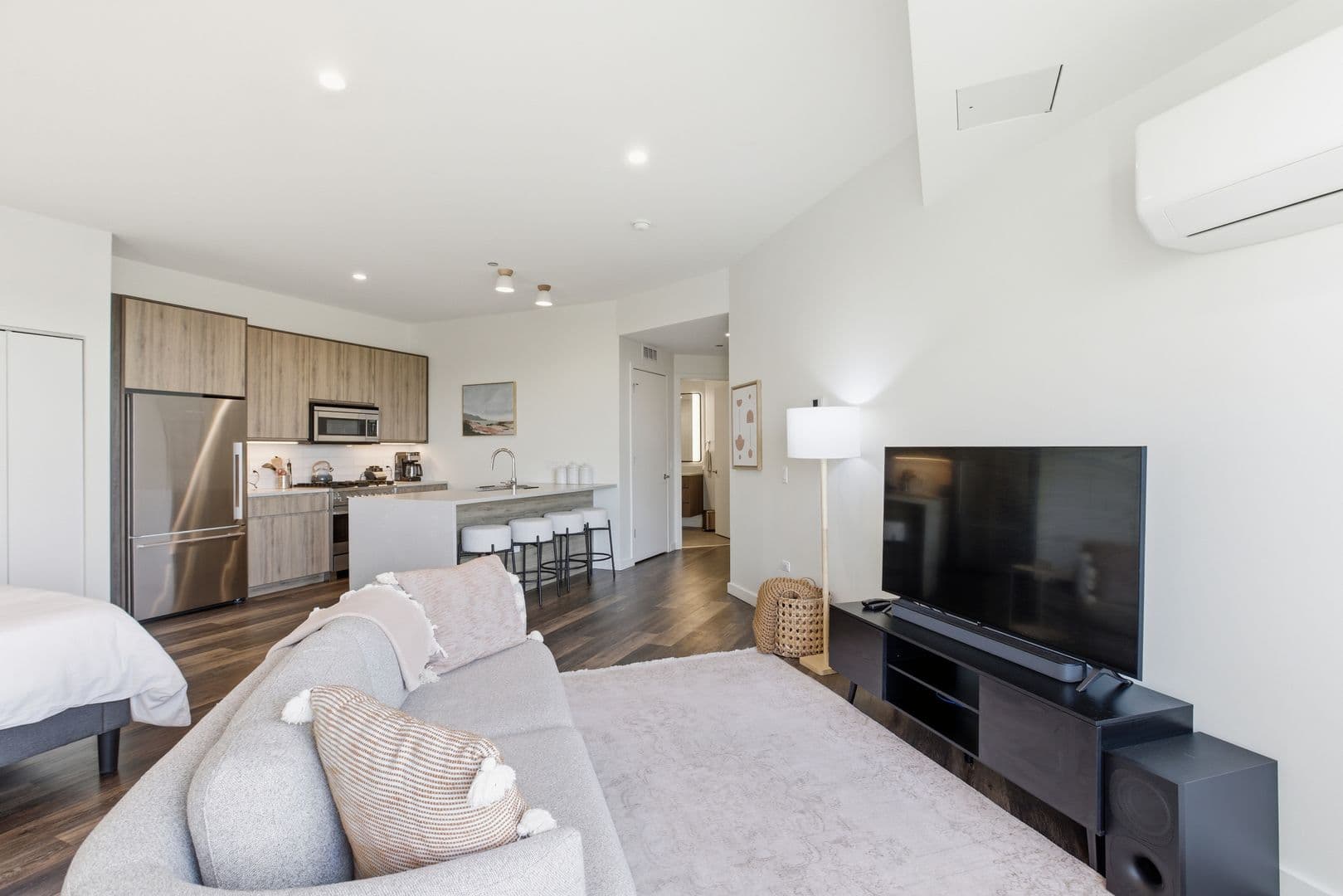 Chicago Apartment: 1122 W. Chicago Avenue