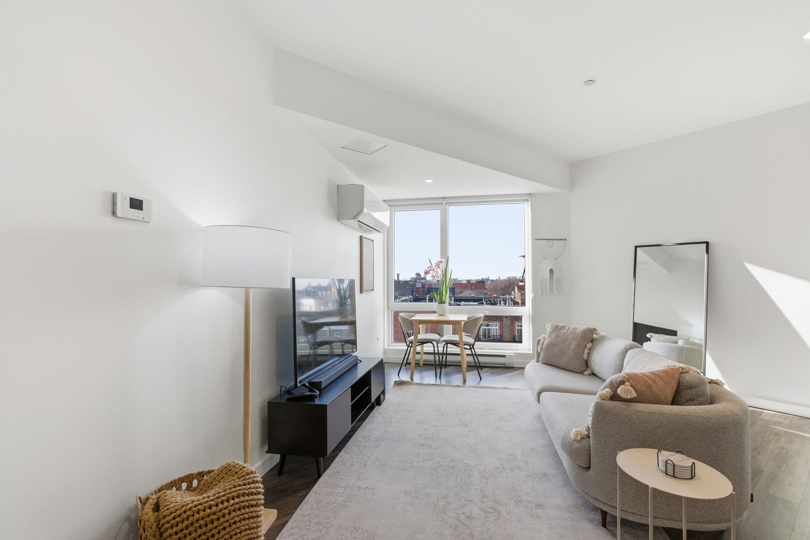 Chicago Apartment: 1122 W. Chicago Avenue