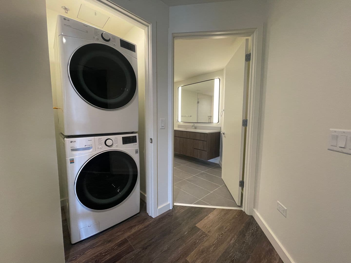 Chicago Apartment: 1122 W. Chicago Avenue