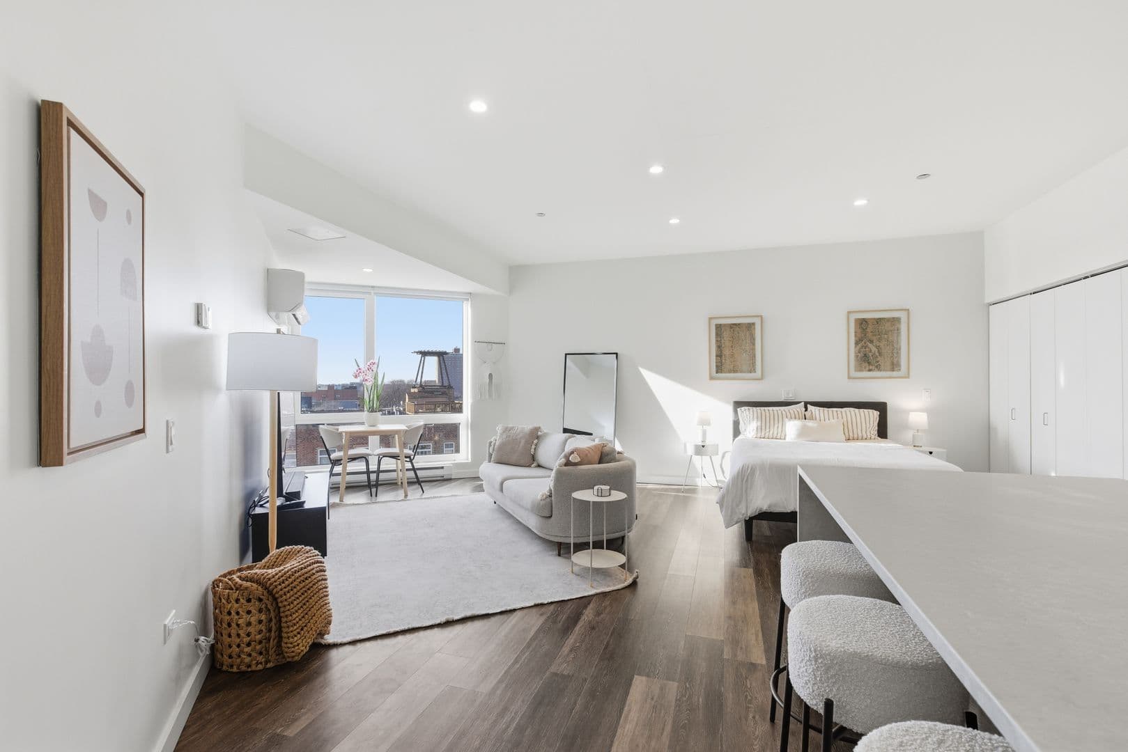Chicago Apartment: 1122 W. Chicago Avenue