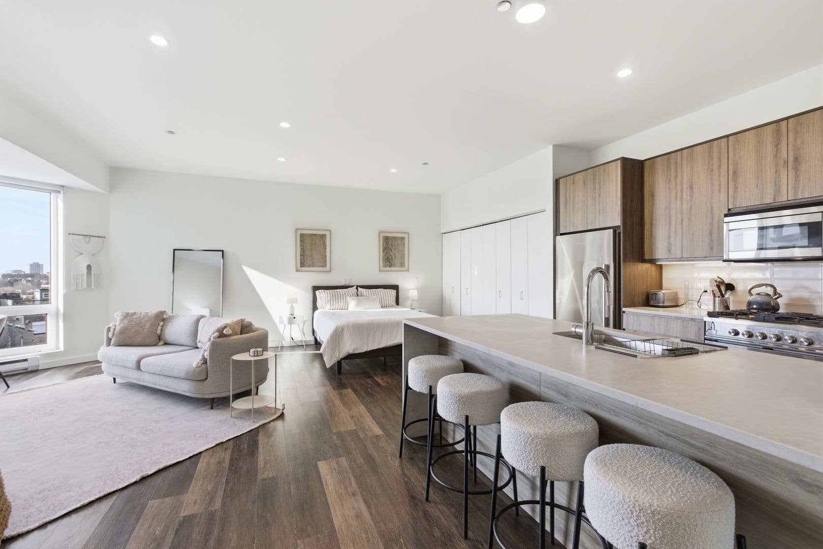 Chicago Apartment: 1122 W. Chicago Avenue
