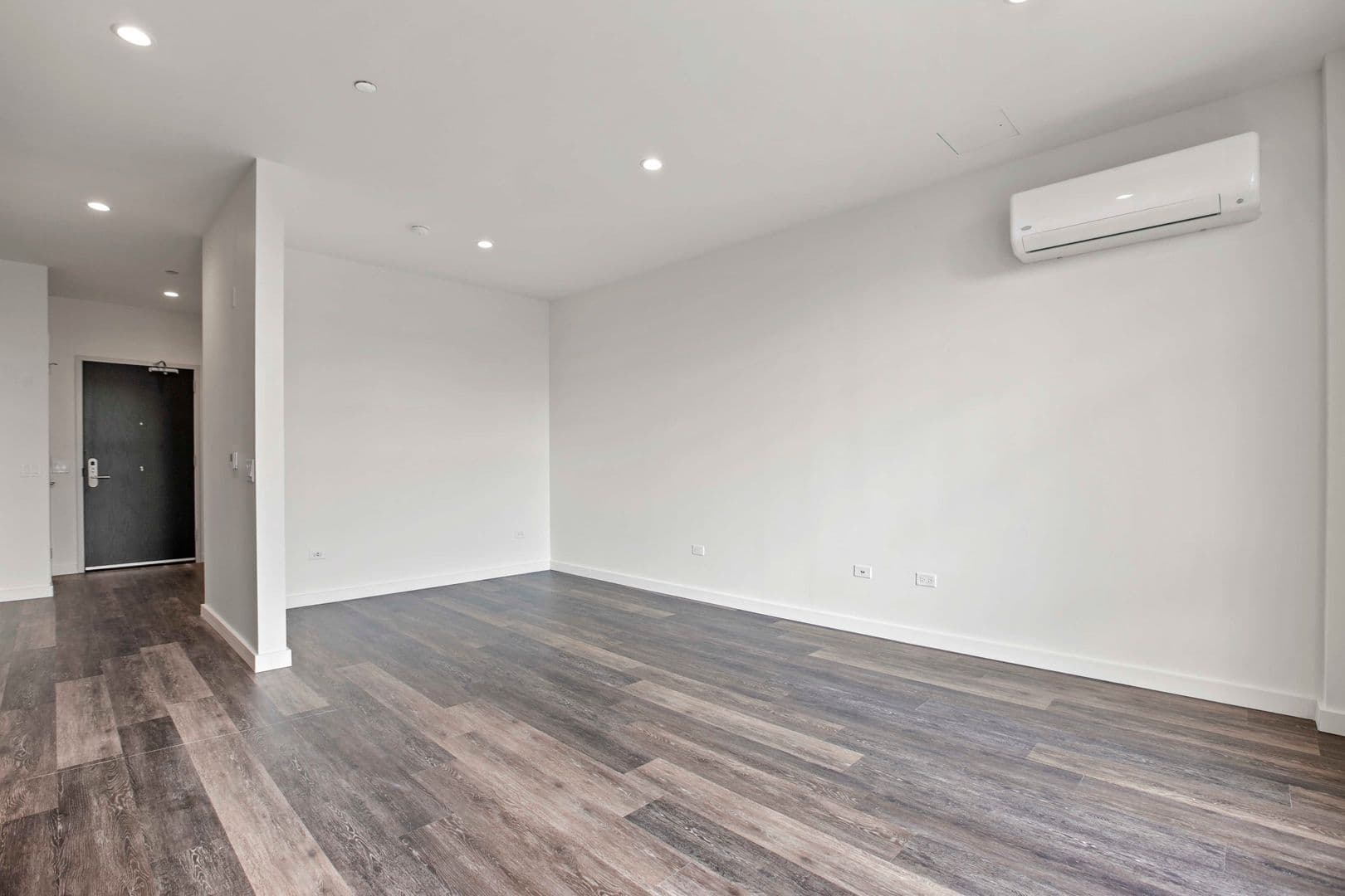 Chicago Apartment: 1122 W. Chicago Avenue