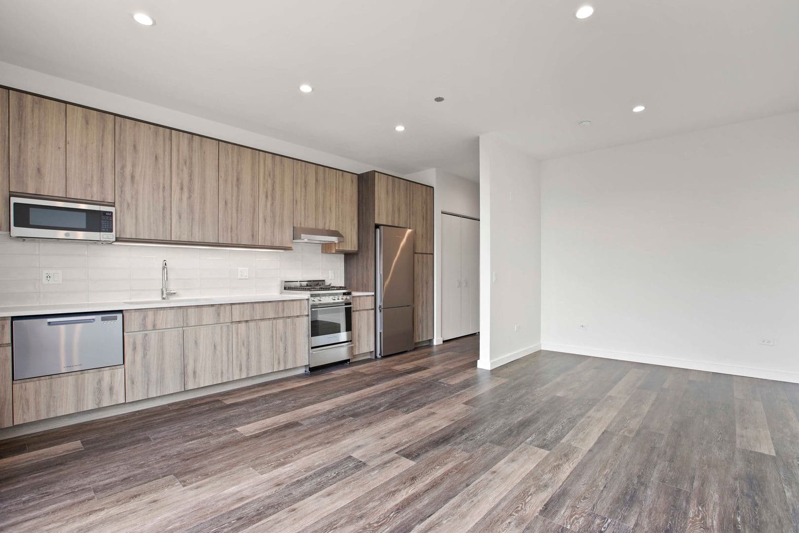 Chicago Apartment: 1122 W. Chicago Avenue