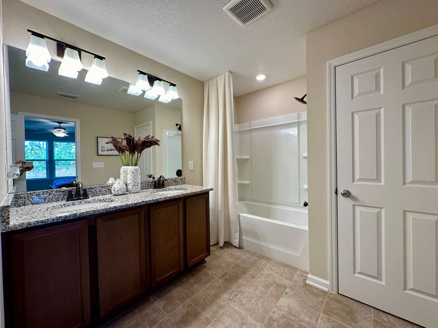 Jacksonville House: 12398 Gillespie Avenue