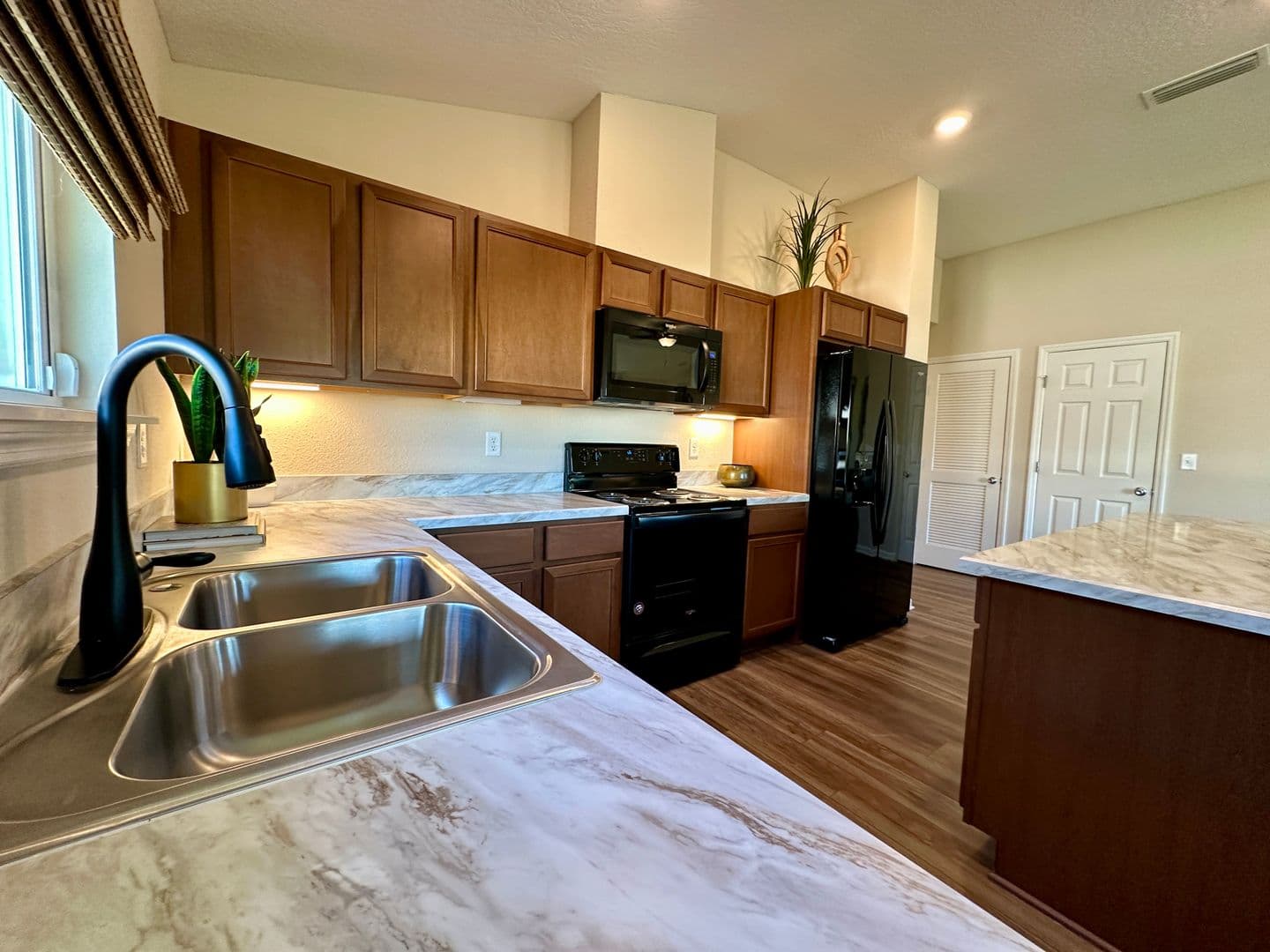 Jacksonville House: 12398 Gillespie Avenue