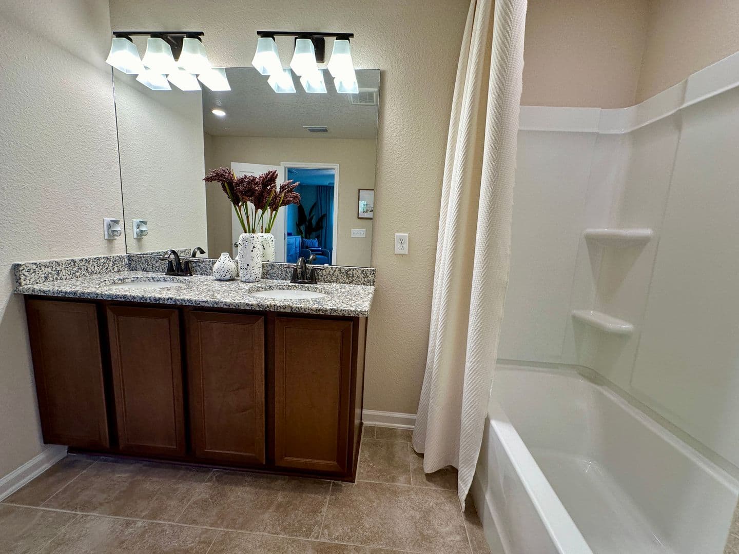 Jacksonville House: 12398 Gillespie Avenue